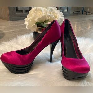 Bebe Riley Fuchsia Satin Platform Pumps size 6